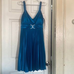 Doesnt fit anymore wore it one time blue dress